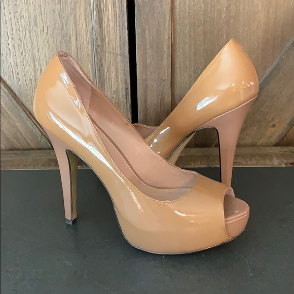 Vince Camuto peep toe heels - Picture 1 of 6